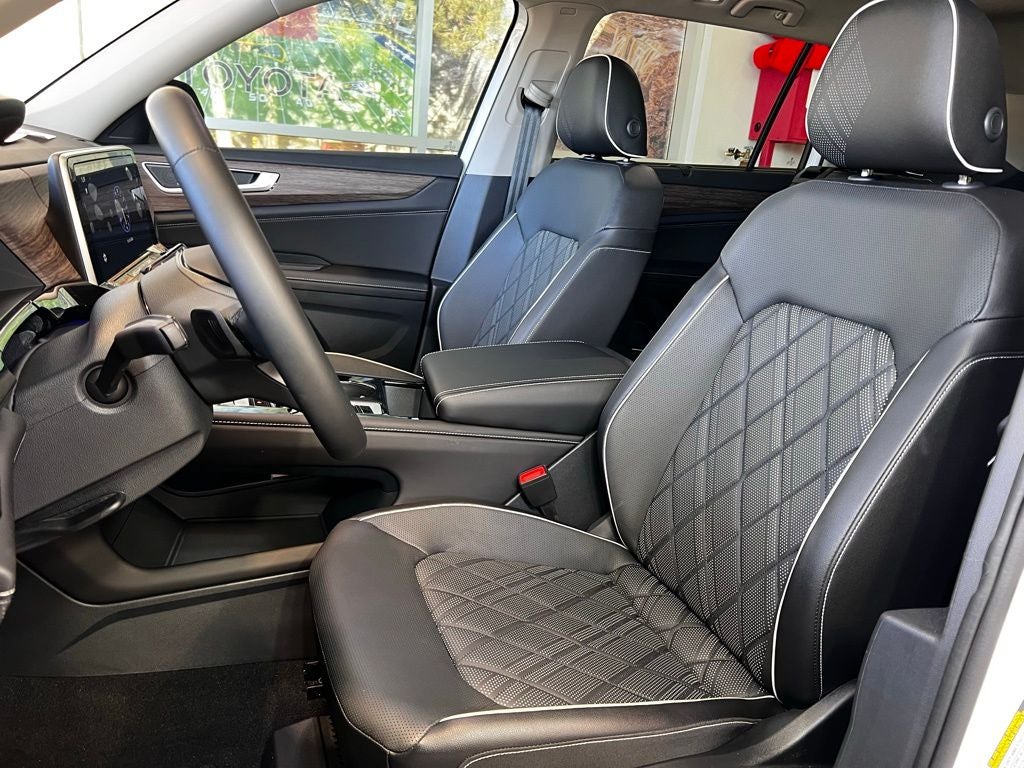 2025 Volkswagen Atlas 2.0T SEL Premium R-Line