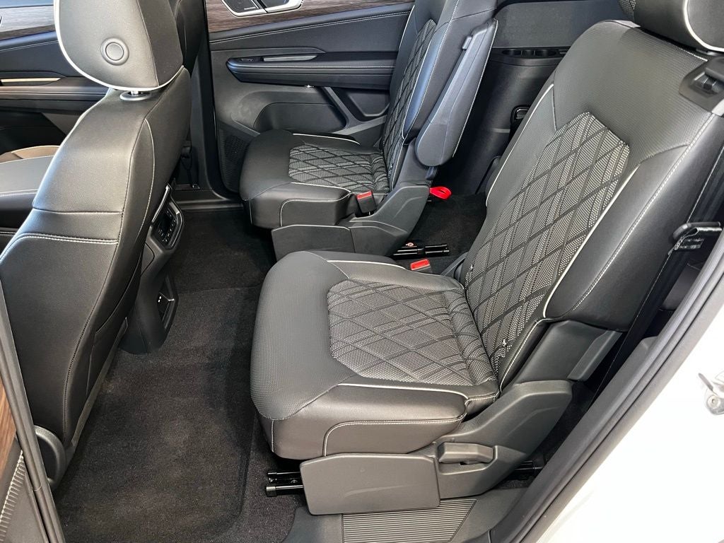 2025 Volkswagen Atlas 2.0T SEL Premium R-Line