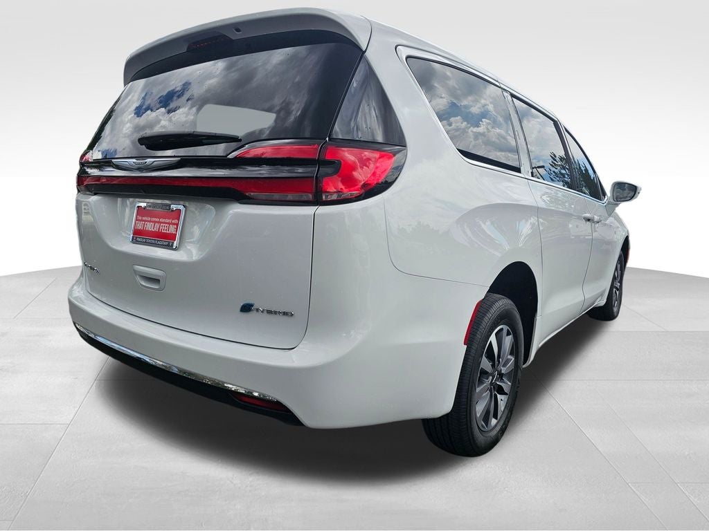 2022 Chrysler Pacifica Hybrid Touring L