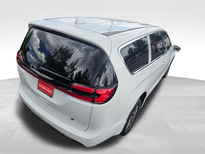 2022 Chrysler Pacifica Hybrid Touring L