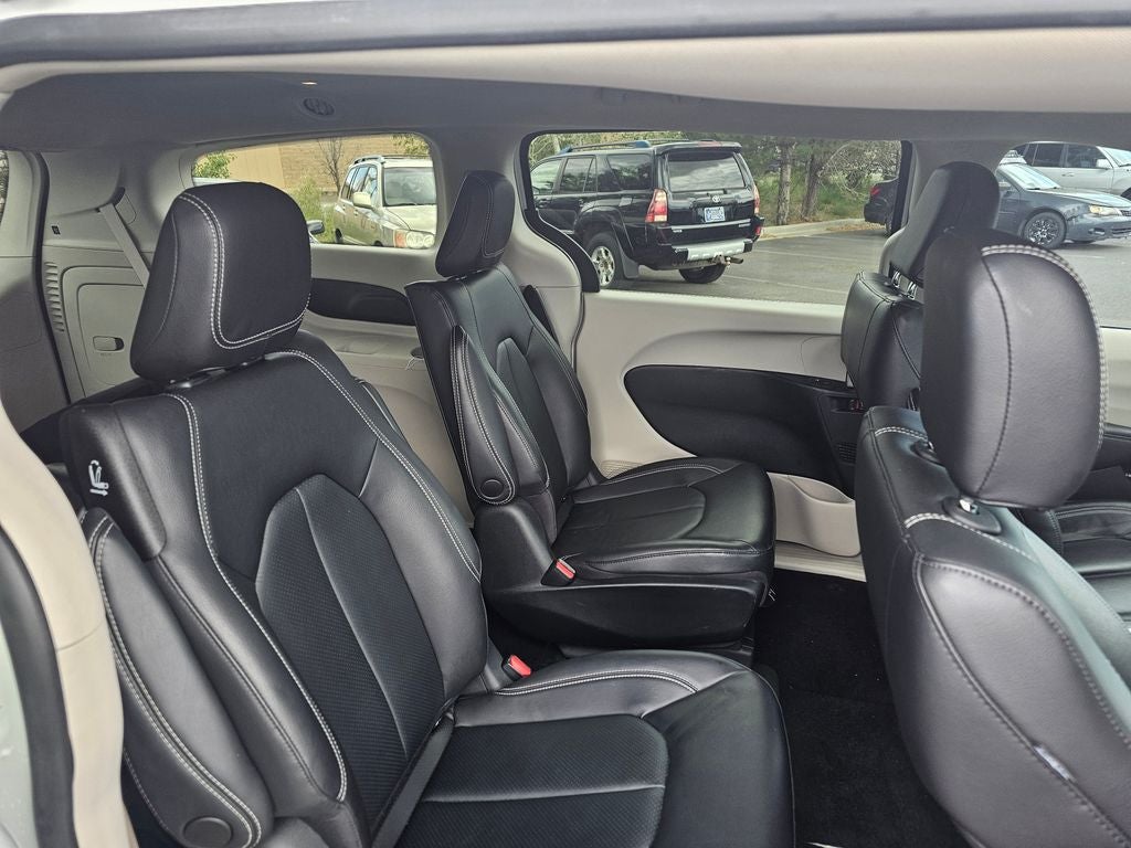 2022 Chrysler Pacifica Hybrid Touring L