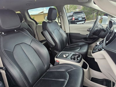 2022 Chrysler Pacifica Hybrid Touring L