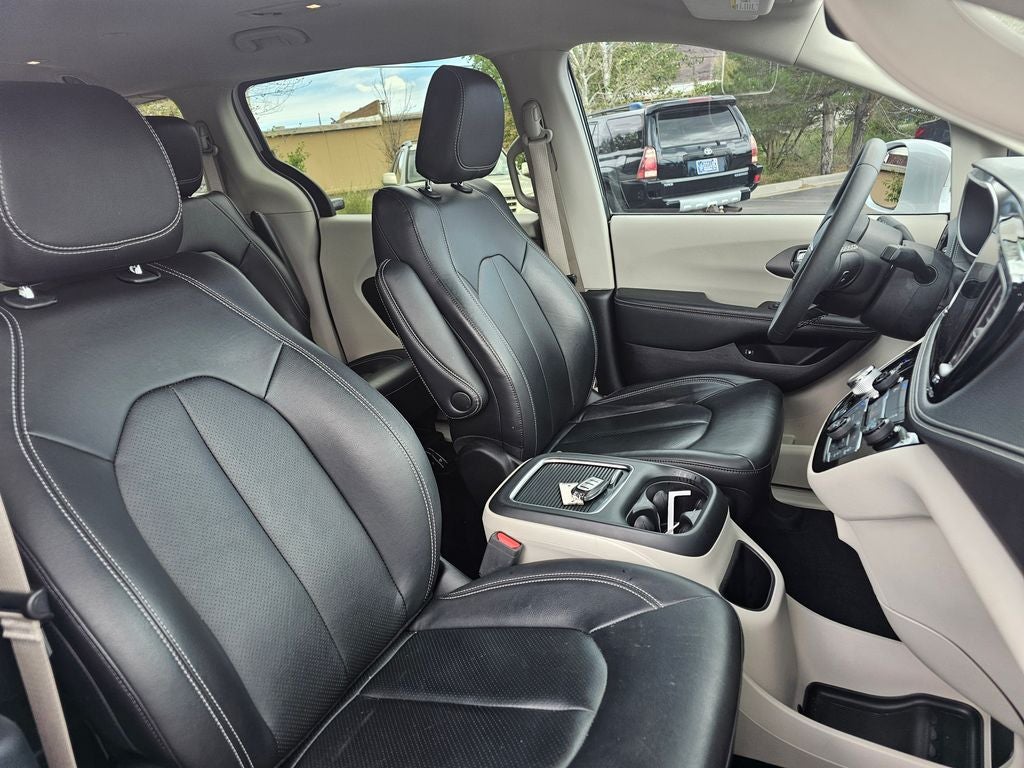 2022 Chrysler Pacifica Hybrid Touring L