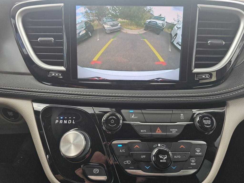 2022 Chrysler Pacifica Hybrid Touring L