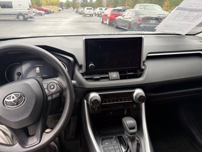 2025 Toyota RAV4 XLE