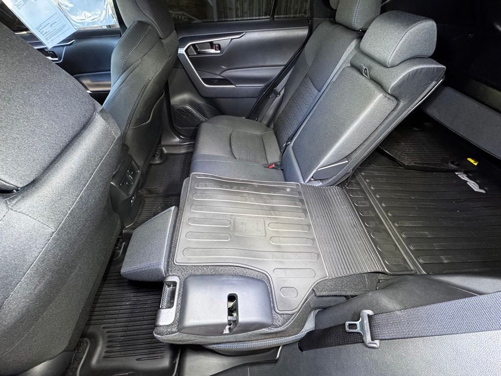 2025 Toyota RAV4 Hybrid SE