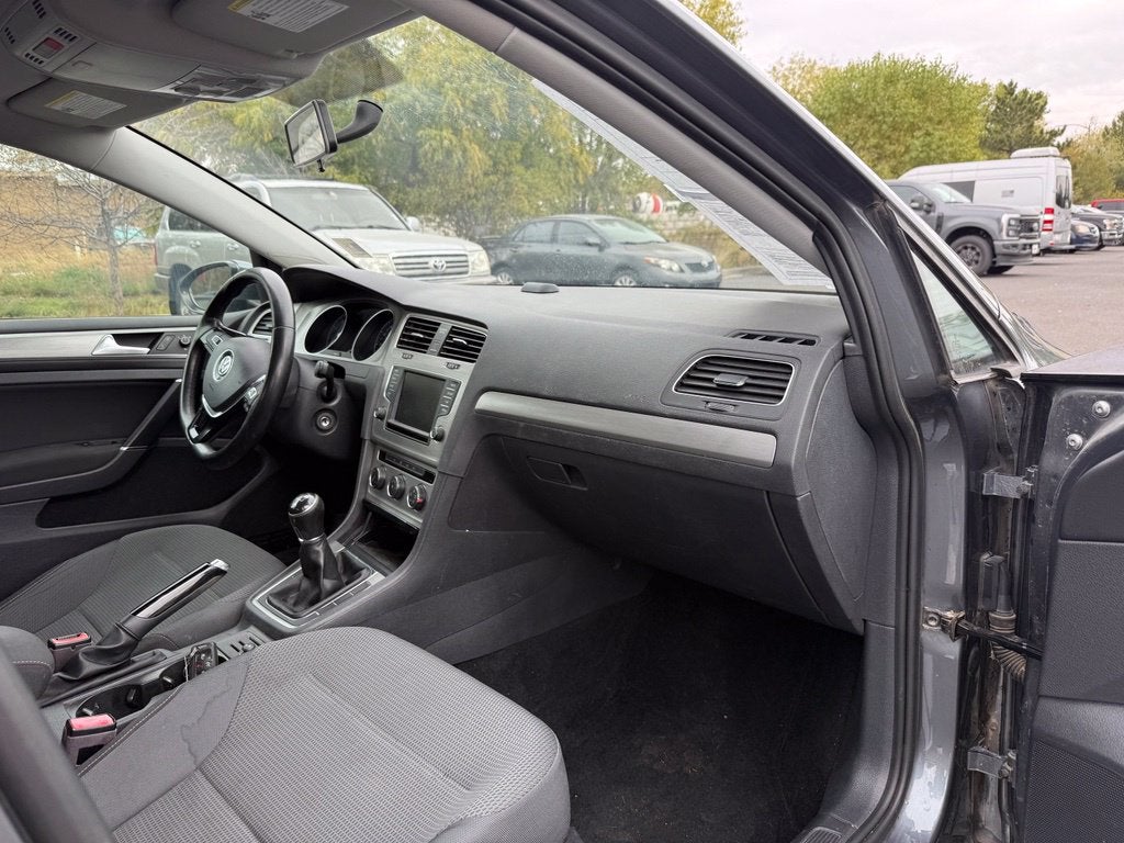 2017 Volkswagen Golf TSI S 4-Door