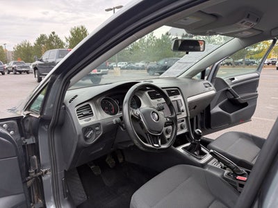 2017 Volkswagen Golf TSI S 4-Door