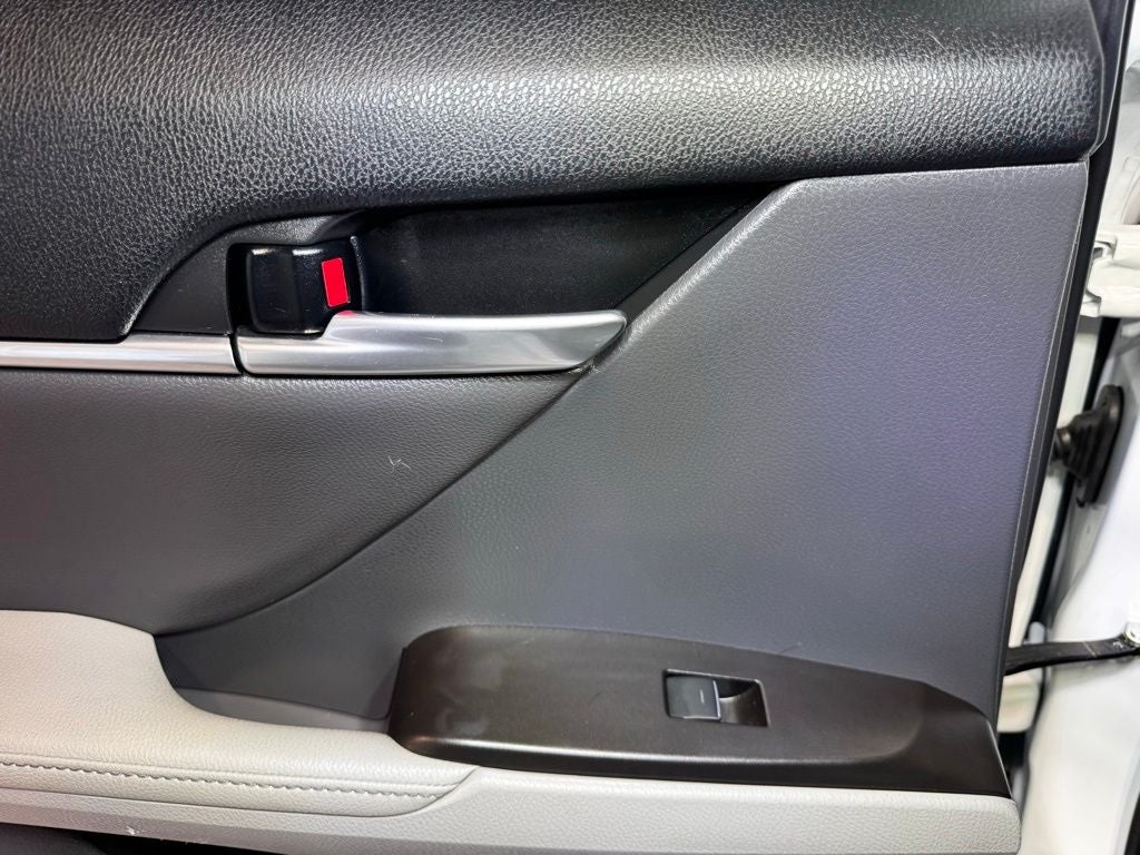 2021 Toyota Camry Hybrid XLE