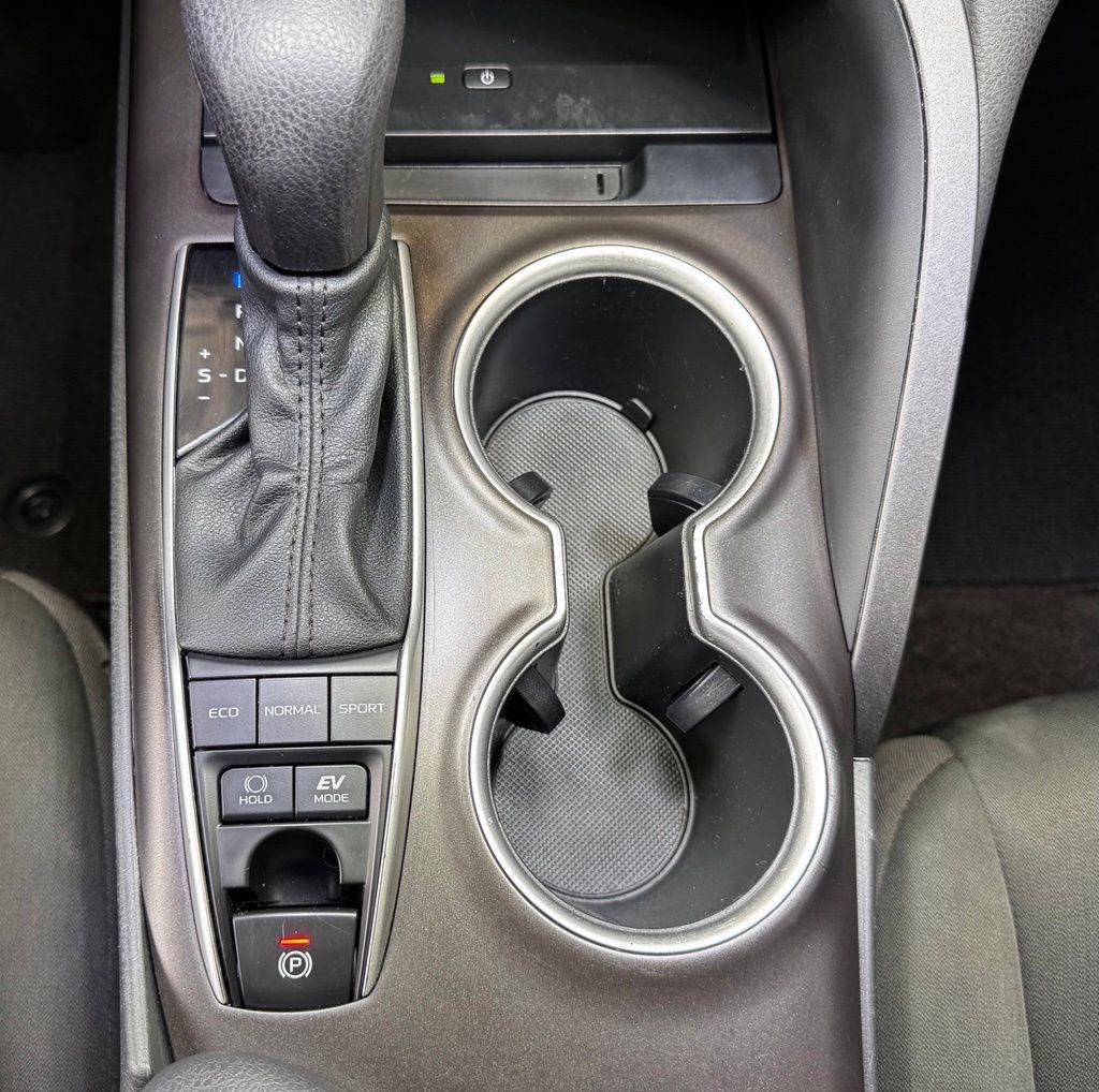 2023 Toyota Camry Hybrid LE