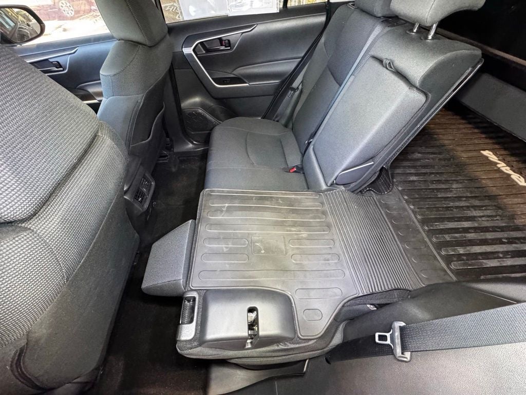 2022 Toyota RAV4 Hybrid LE