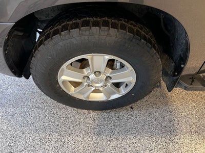 2022 Toyota Sequoia SR5 5.7L