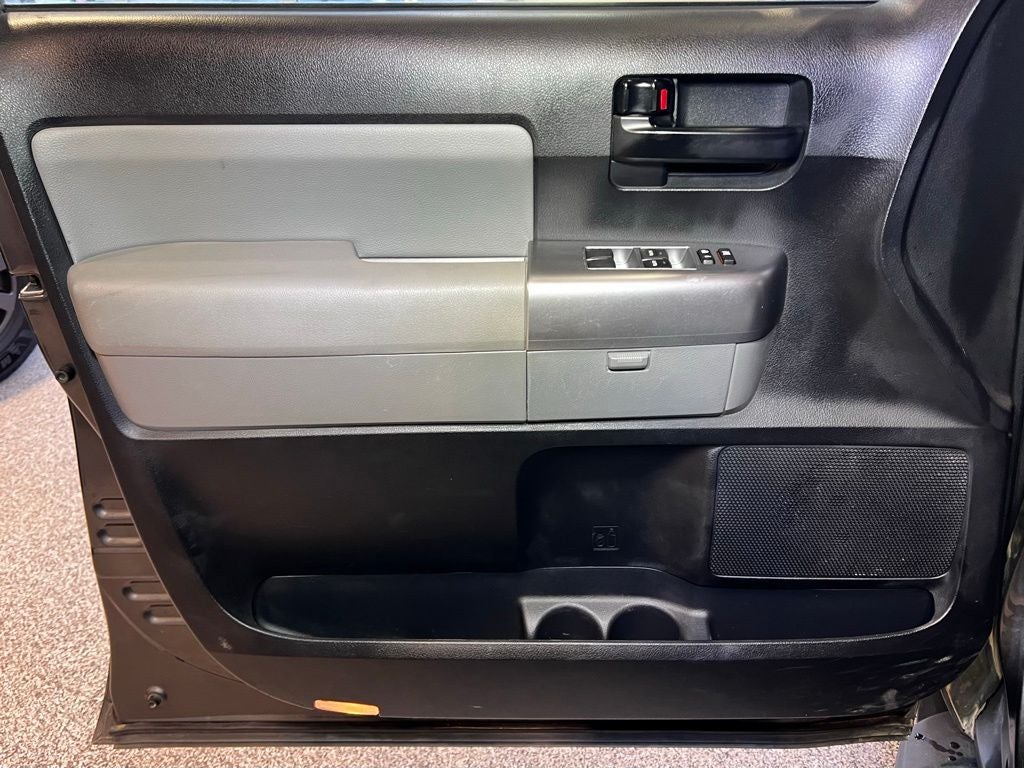 2022 Toyota Sequoia SR5 5.7L