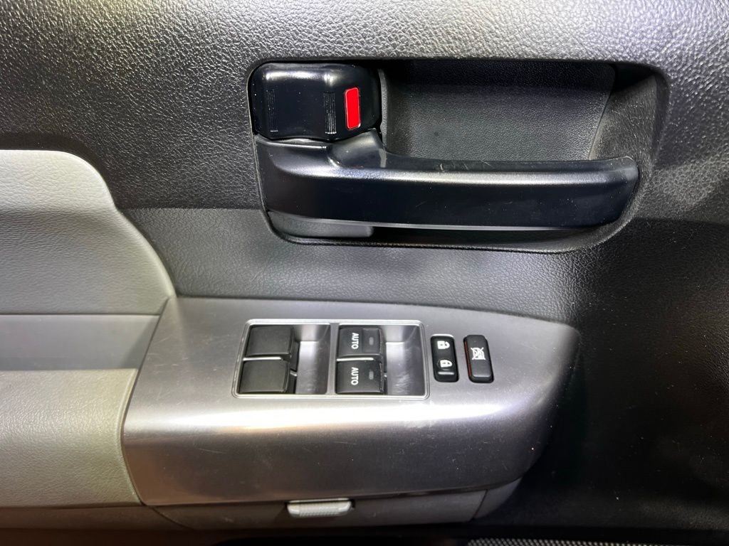 2022 Toyota Sequoia SR5 5.7L