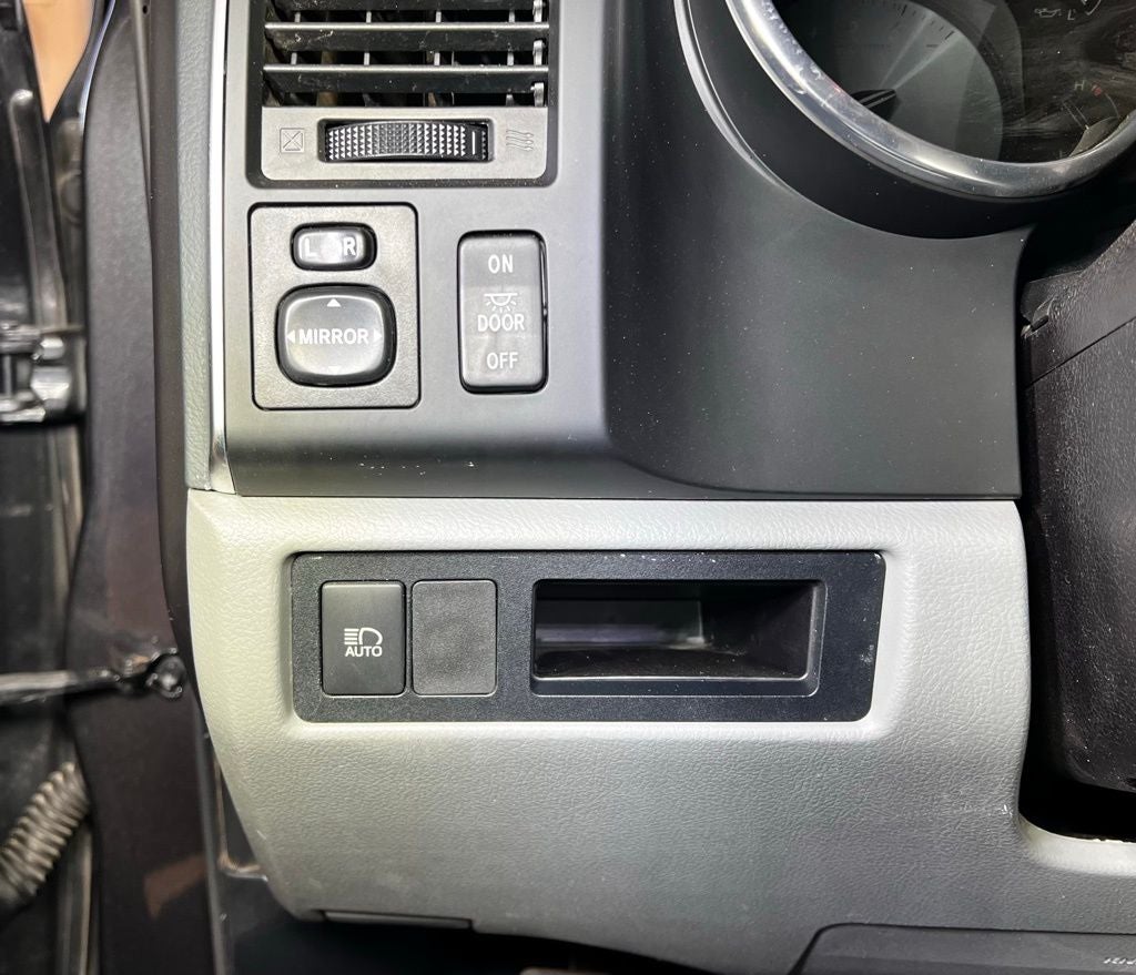 2022 Toyota Sequoia SR5 5.7L