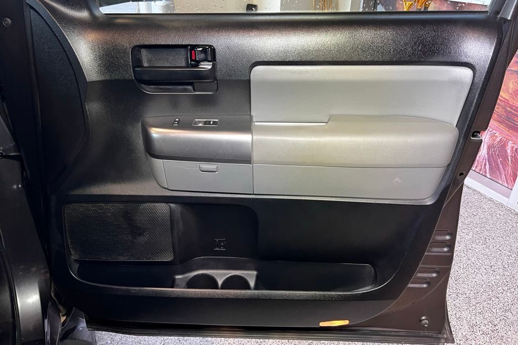 2022 Toyota Sequoia SR5 5.7L