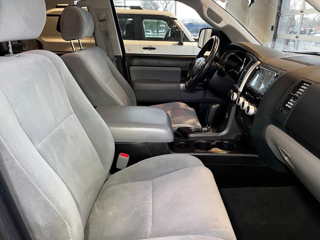 2022 Toyota Sequoia SR5 5.7L
