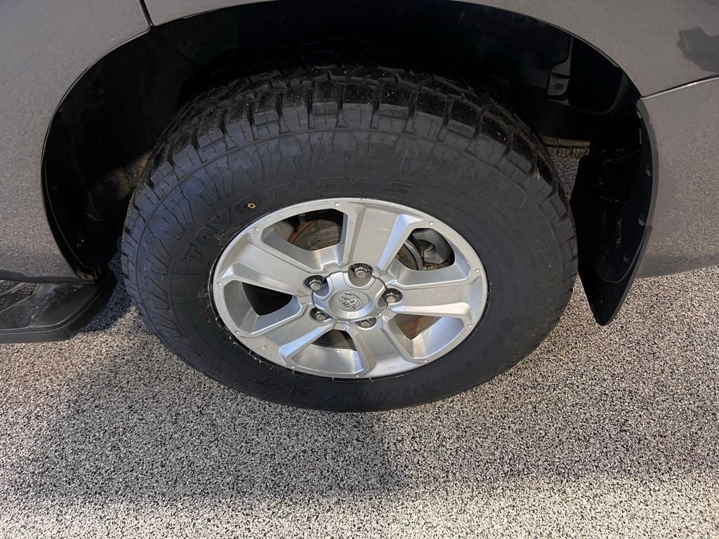 2022 Toyota Sequoia SR5 5.7L