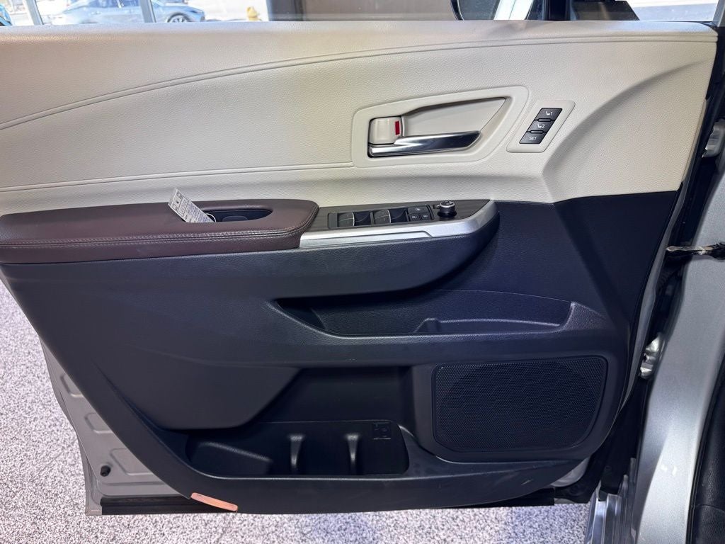 2022 Toyota Sienna Platinum 7 Passenger