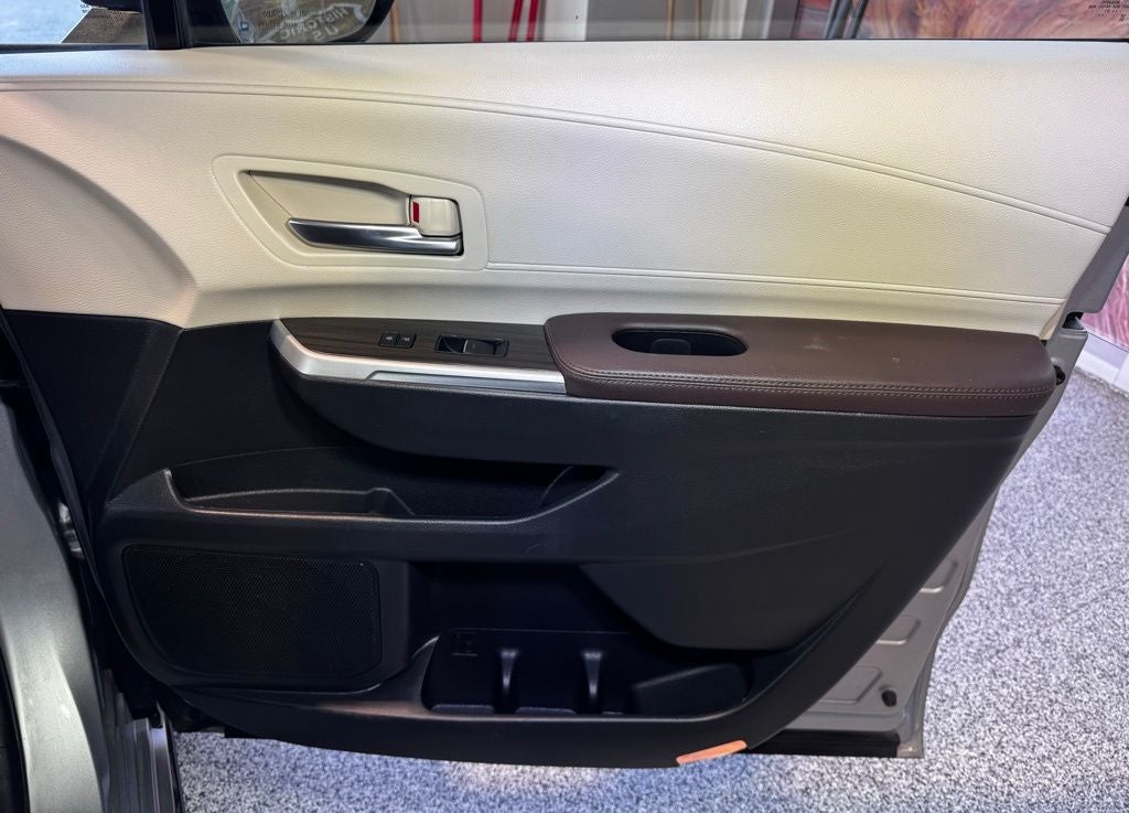 2022 Toyota Sienna Platinum 7 Passenger