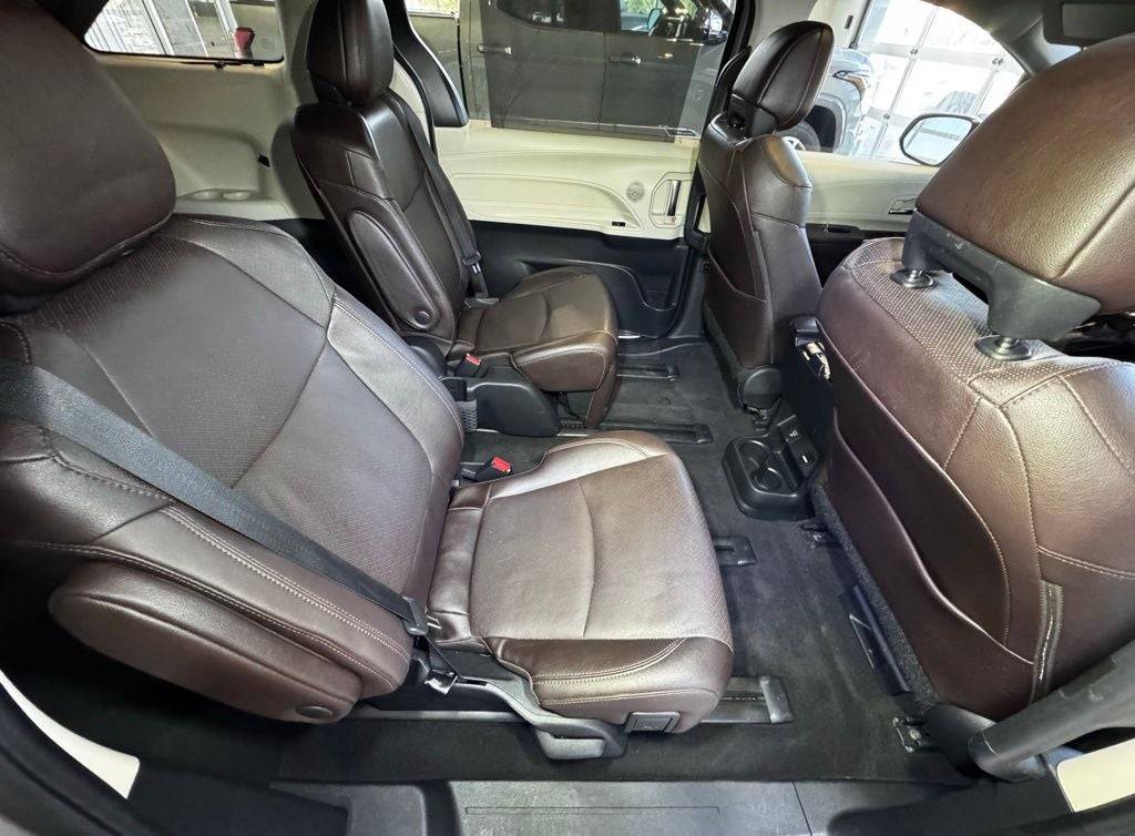 2022 Toyota Sienna Platinum 7 Passenger