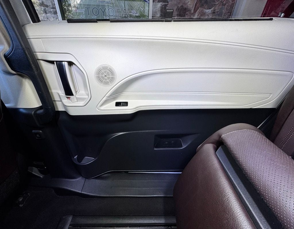 2022 Toyota Sienna Platinum 7 Passenger