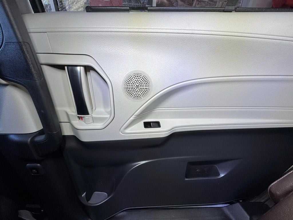 2022 Toyota Sienna Platinum 7 Passenger