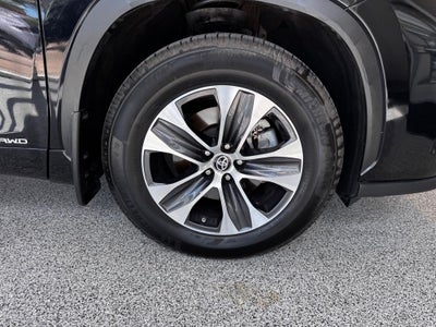 2023 Toyota Highlander Hybrid XLE