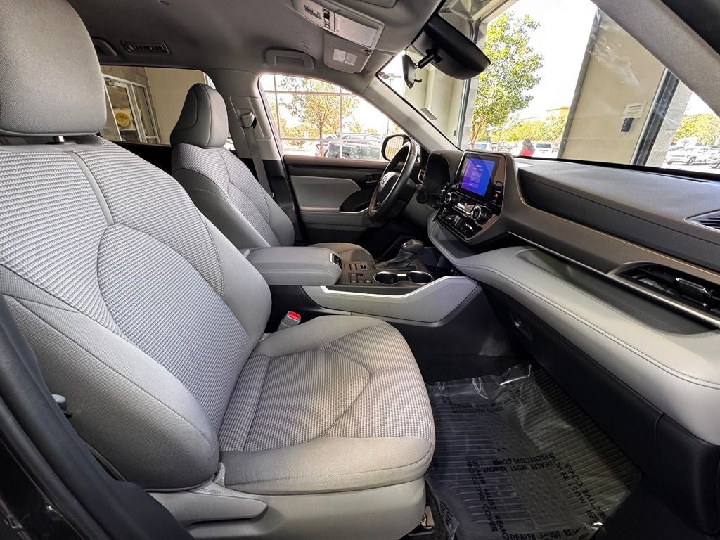2025 Toyota Highlander LE