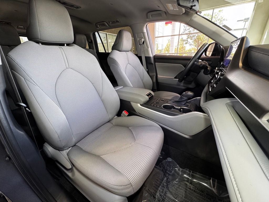 2025 Toyota Highlander LE