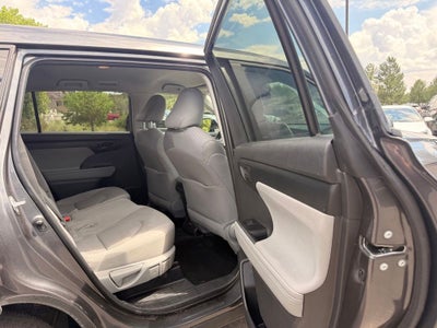 2025 Toyota Highlander LE