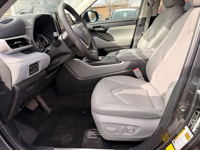 2024 Toyota Highlander XLE