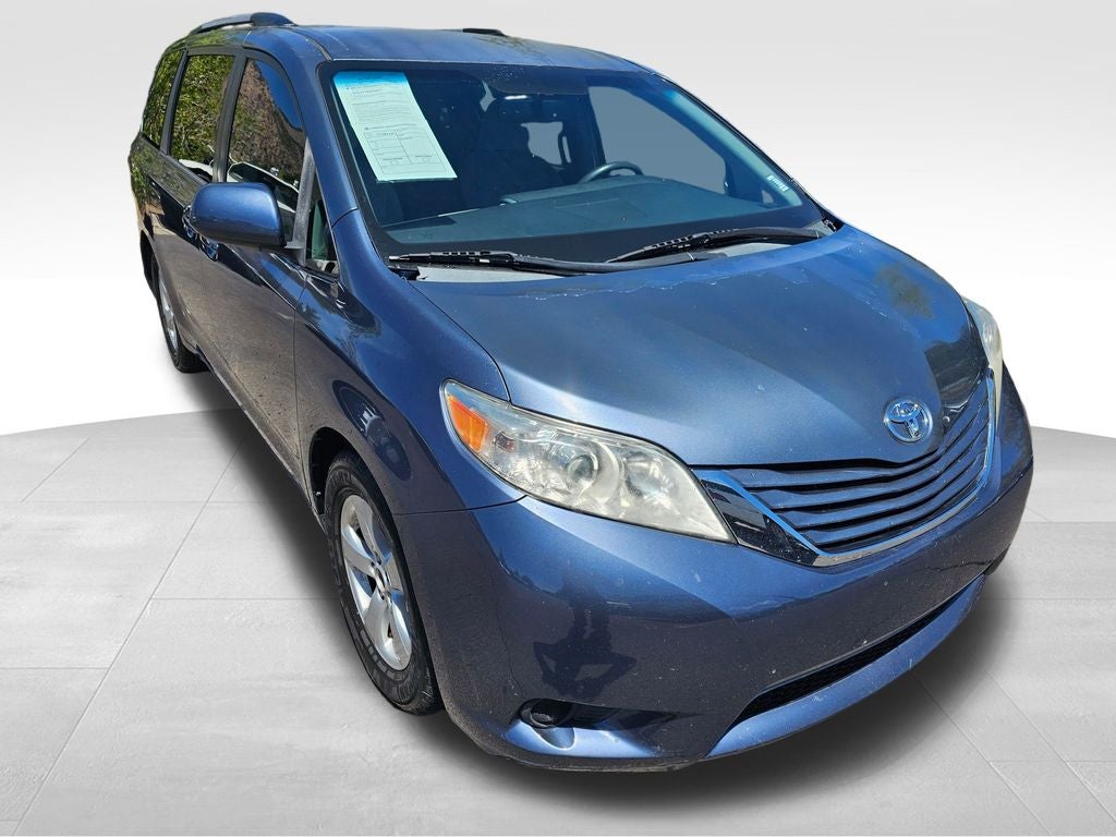 2015 Toyota Sienna LE 8 Passenger