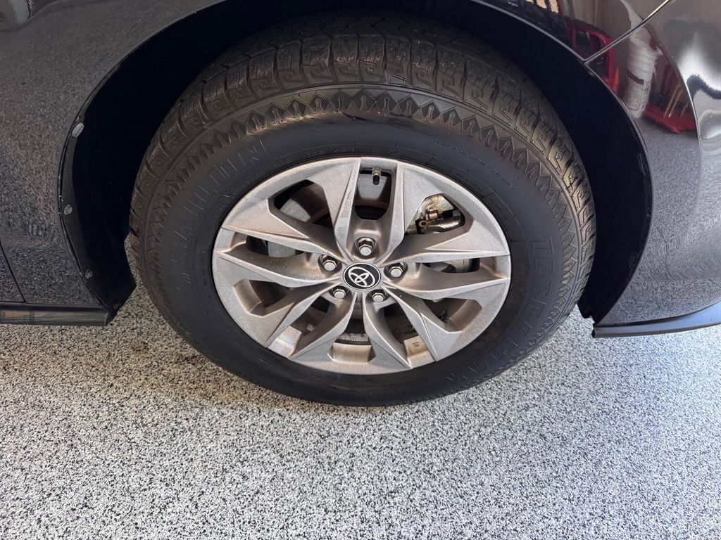 2025 Toyota Sienna XLE 8 Passenger