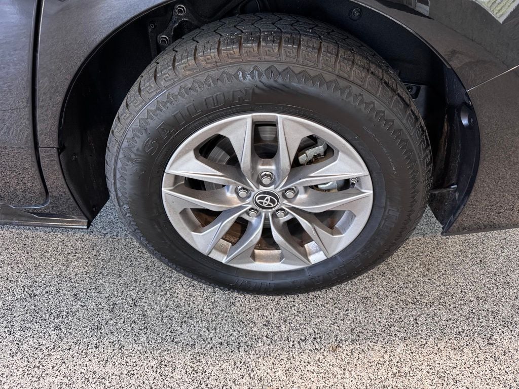 2025 Toyota Sienna XLE 8 Passenger