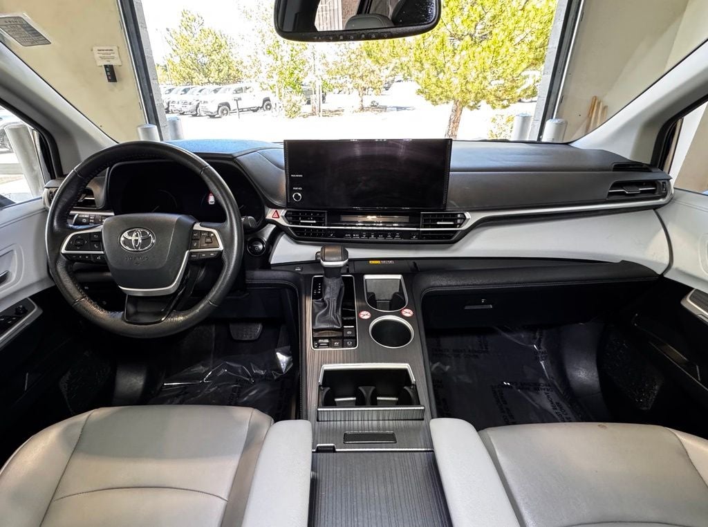 2025 Toyota Sienna XLE 8 Passenger