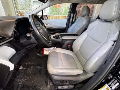 2025 Toyota Sienna XLE 8 Passenger
