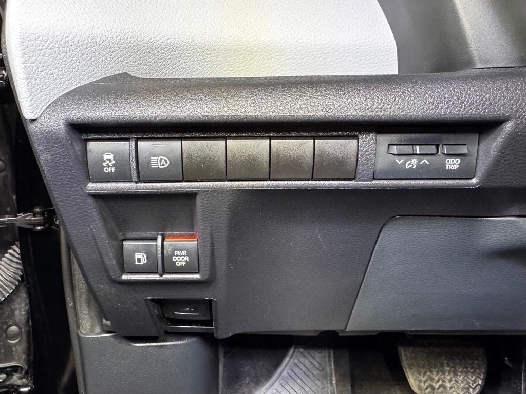 2025 Toyota Sienna XLE 8 Passenger