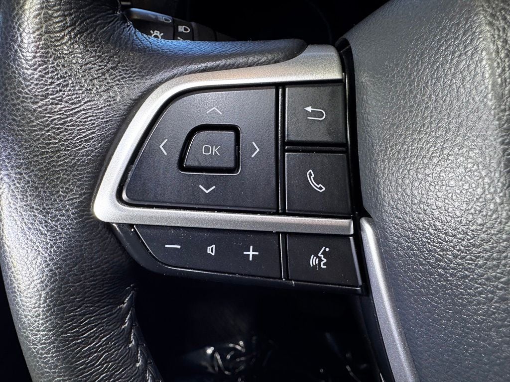 2025 Toyota Sienna XLE 8 Passenger