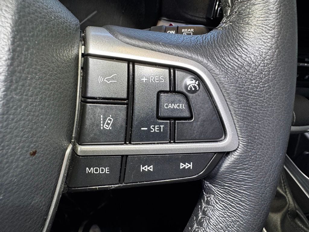 2025 Toyota Sienna XLE 8 Passenger