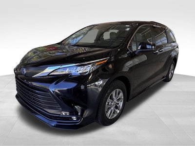 2025 Toyota Sienna XLE 8 Passenger
