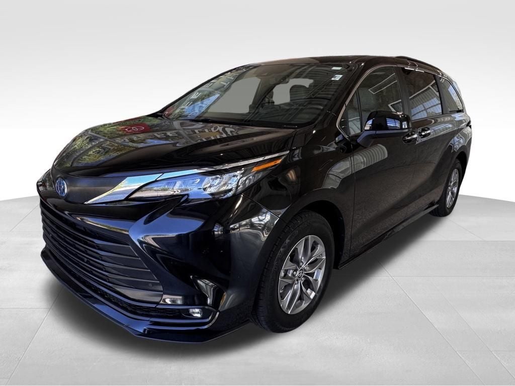 2025 Toyota Sienna XLE 8 Passenger