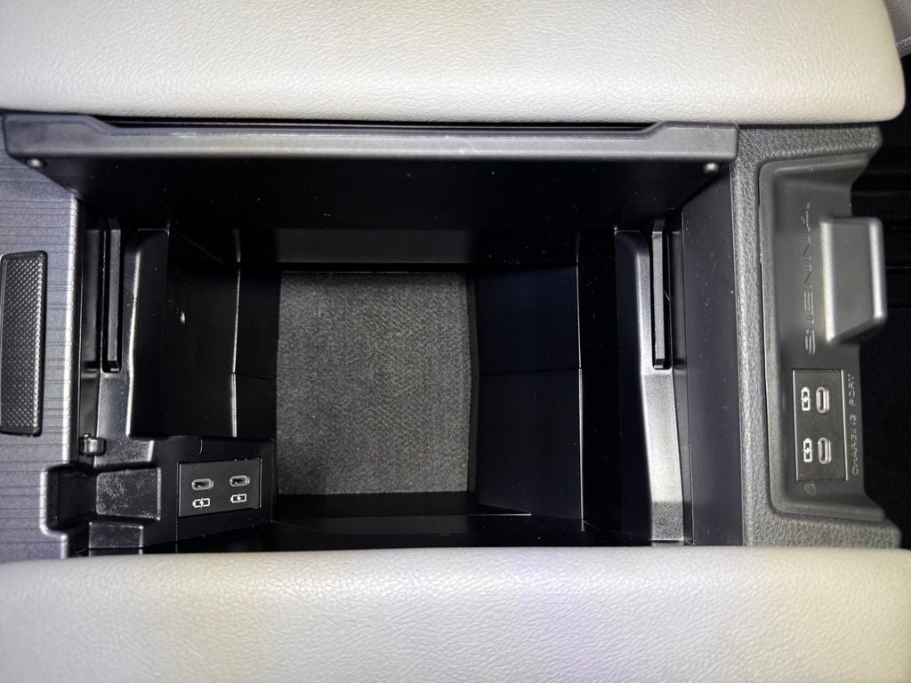2025 Toyota Sienna XLE 8 Passenger