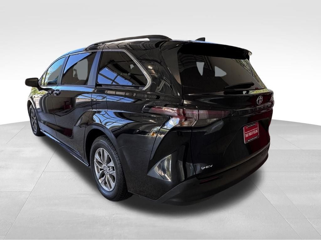 2025 Toyota Sienna XLE 8 Passenger
