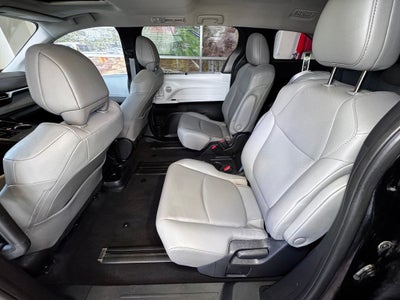 2025 Toyota Sienna XLE 8 Passenger