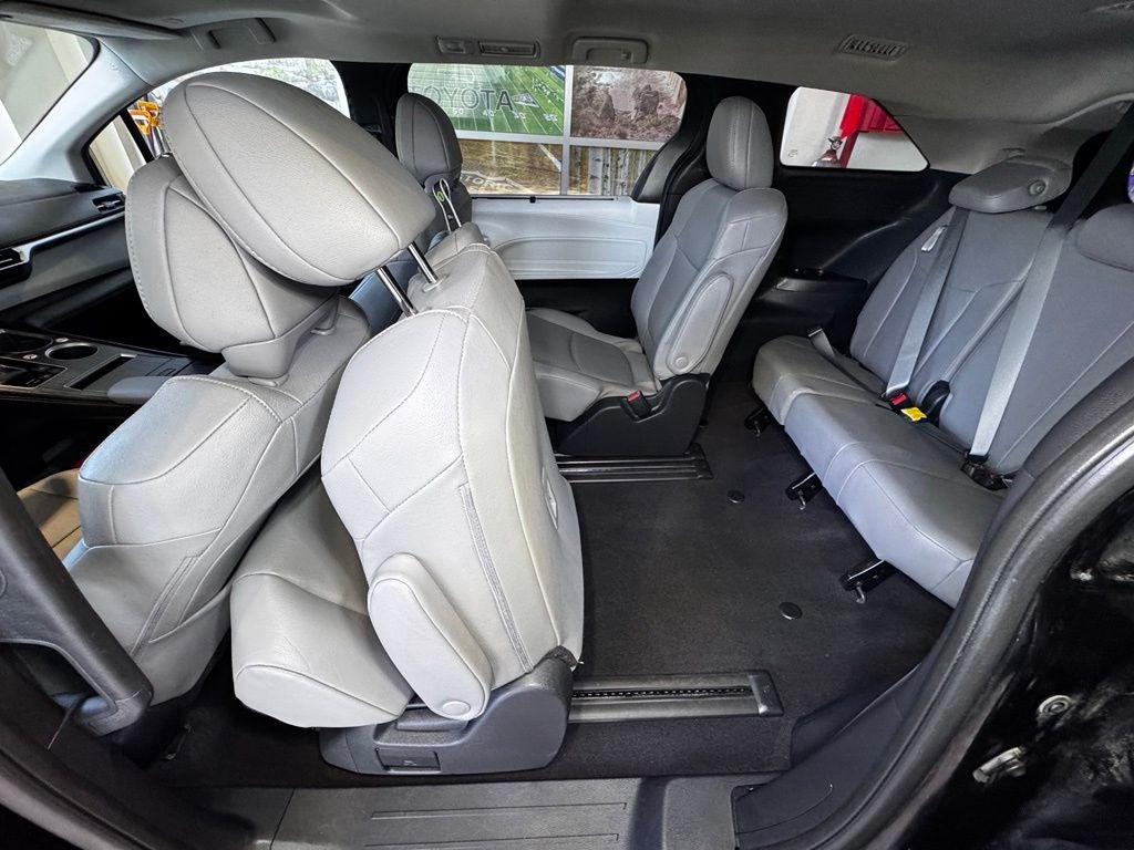 2025 Toyota Sienna XLE 8 Passenger