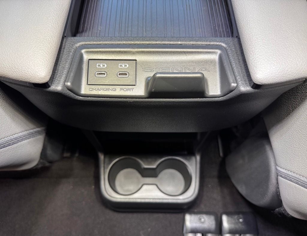 2025 Toyota Sienna XLE 8 Passenger