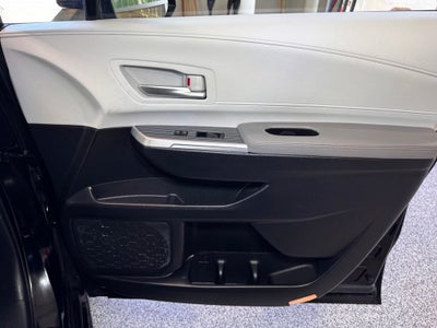 2025 Toyota Sienna XLE 8 Passenger