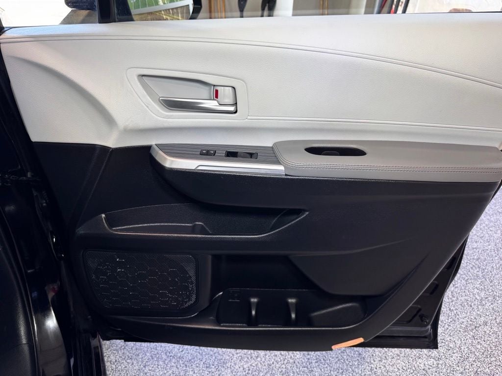 2025 Toyota Sienna XLE 8 Passenger