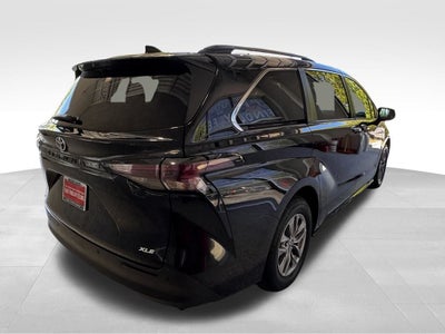 2025 Toyota Sienna XLE 8 Passenger